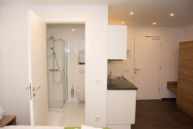 Bathroom, B&B Outlet Hotel – Metzingen – Bad Urach - Free Parking, Reutlingen