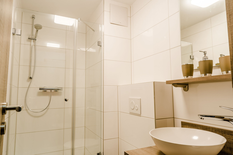 Bathroom 5, Liebig Hotel, Lahn-Dill-Kreis