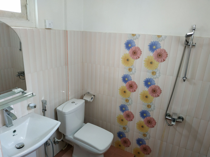Bathroom 4, The Golf Green Hotel, Nuwara Eliya