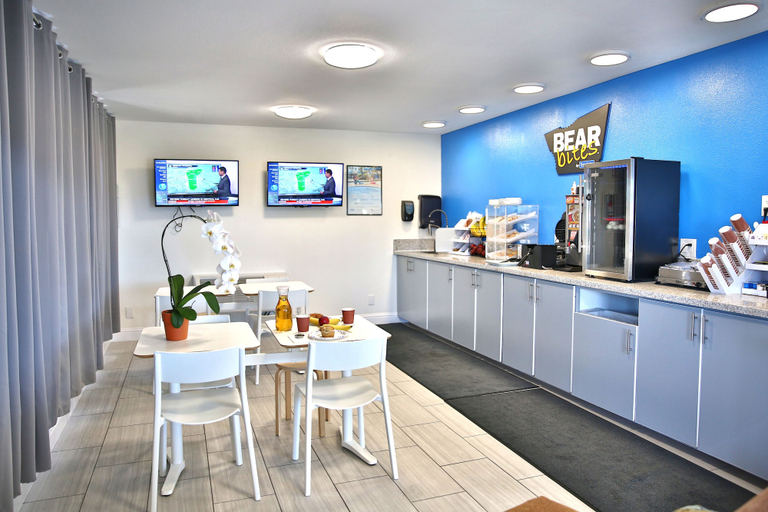 Food & Drinks 5, Travelodge by Wyndham Crescent City, Del Norte