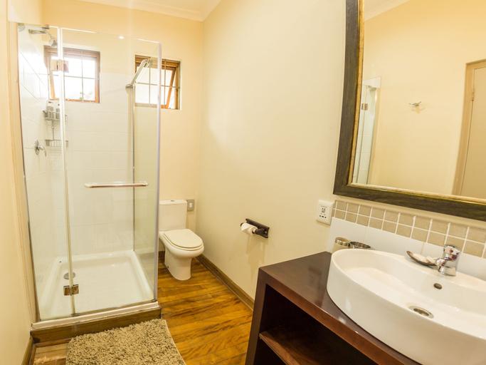 Bathroom 4, Mackaya Bella Guest House, eThekwini