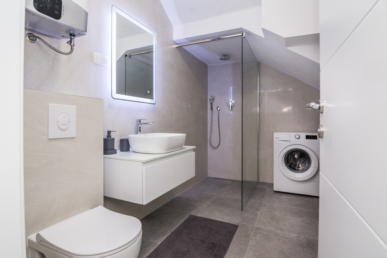 Bathroom 3, Apartment Spanic 1, Vir