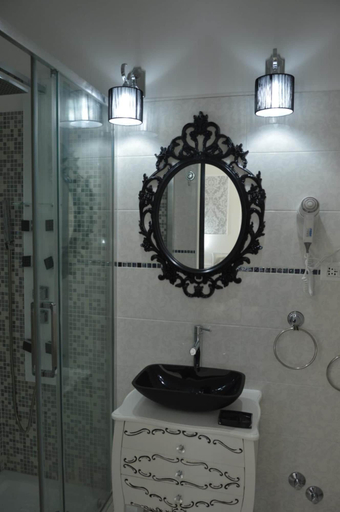 Bathroom 4, Ca dei Nobili, Genova