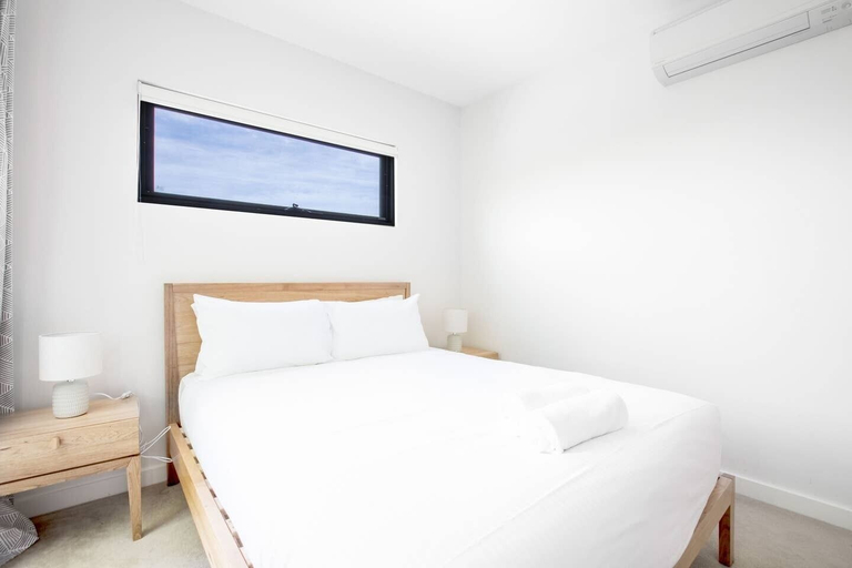 Bedroom 3, Designer Taste 2BR Townhouse@hawthorn, Melbourne