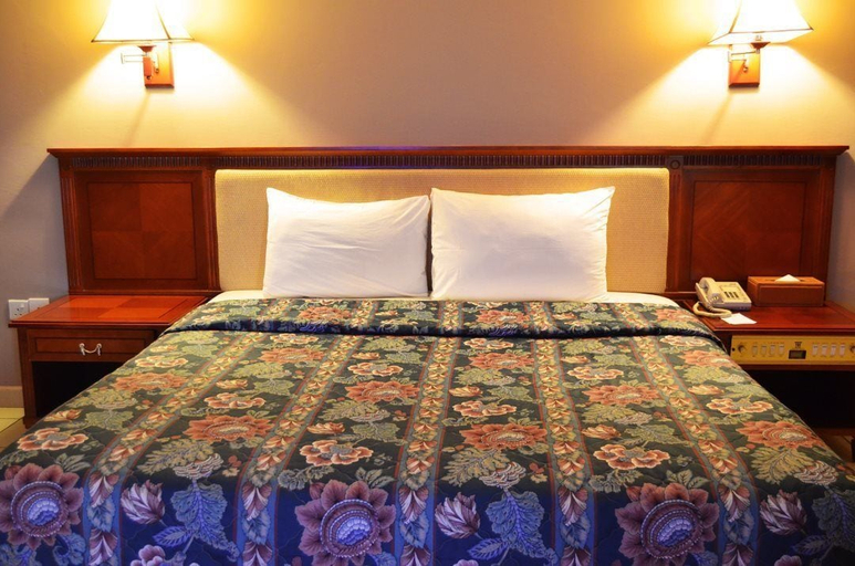 Bedroom 3, Mensvic Grand Hotel, Accra