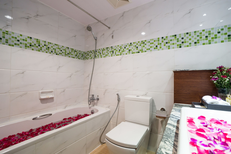 Bathroom 5, Green Hill Hotel, Yangon