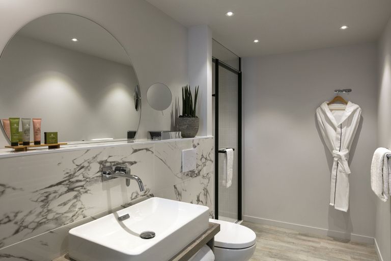 Bathroom 5, Citadines Confluent Nantes, Loire-Atlantique