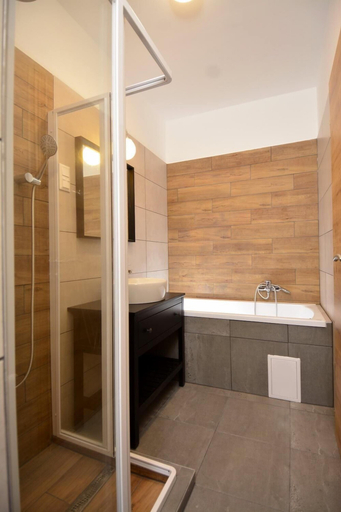 Bathroom 3, Ludwig Hotel, Ercs