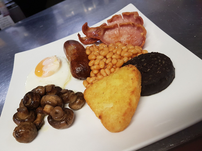 Food & Drinks 5, The Royal Hotel, Sefton