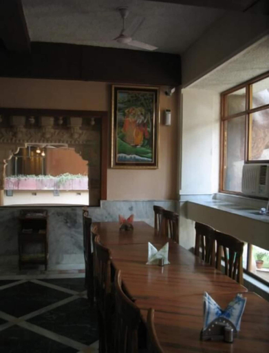 Food & Drinks, Ananda Krishna Van, Mathura