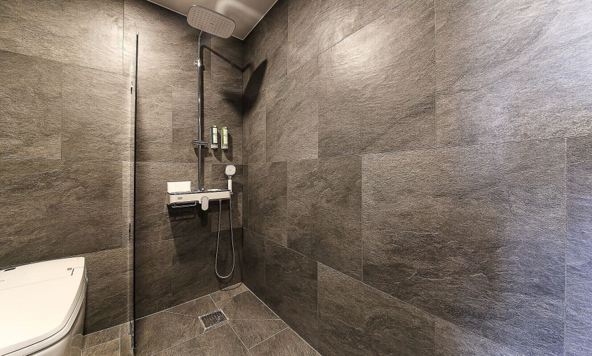 Bathroom 4, Hotel Moment SongJeong, Haeundae