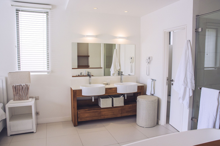 Bathroom 4, West Island by Horizon Holidays, Black River