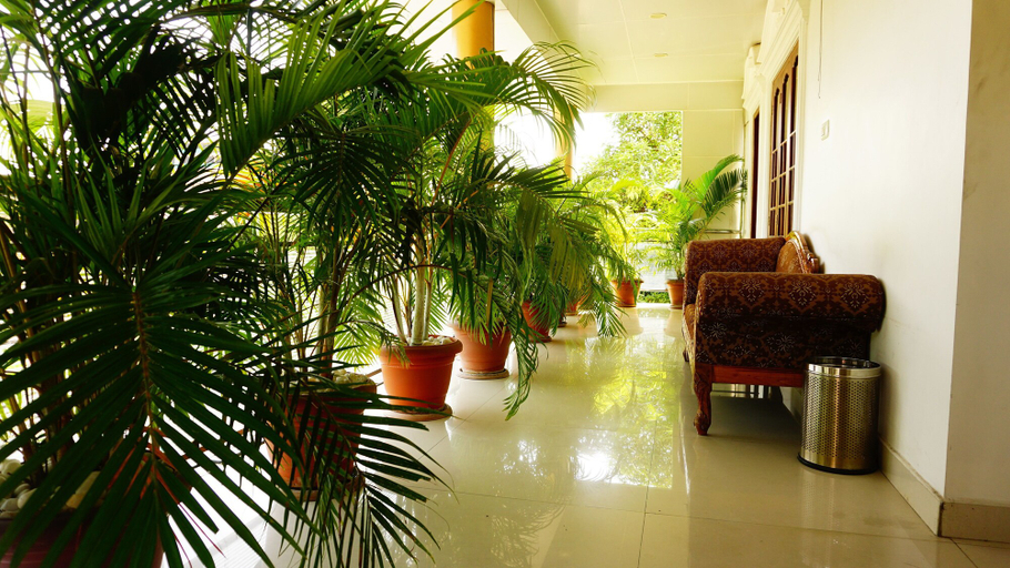 Others 5, Thayamkery's Royal inn, Ernakulam