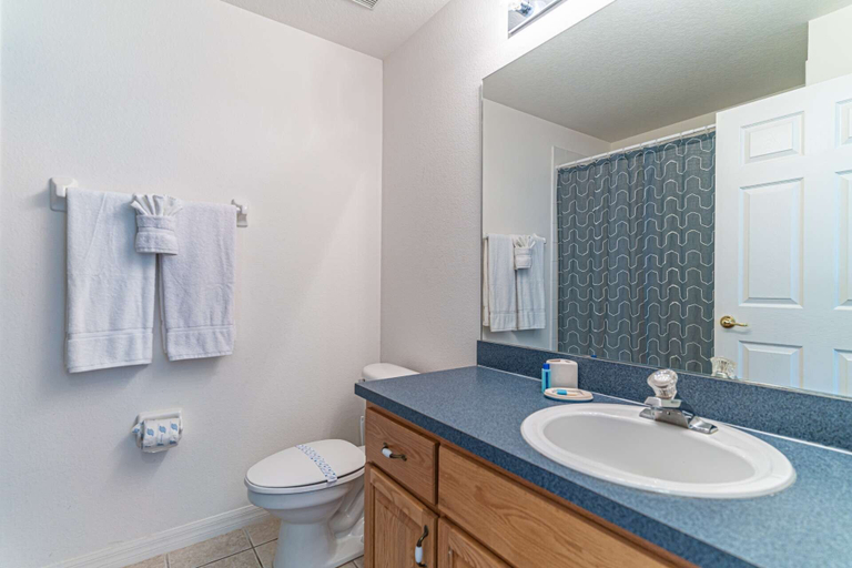 Bathroom 4, 727 West Haven, Polk