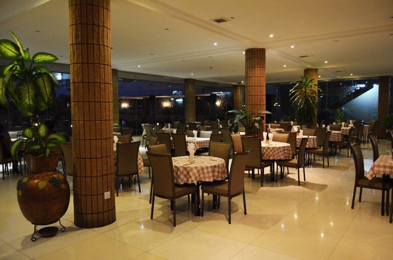 Food & Drinks 5, Mensvic Grand Hotel, Accra