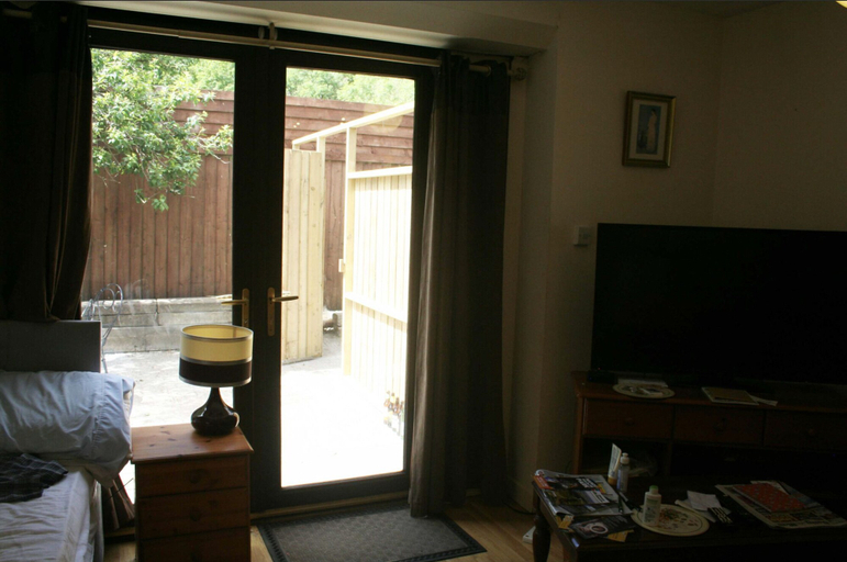 Others 5, The Nook - Farm Park Stay with Hot Tub, BBQ & Fire Pit, Swansea