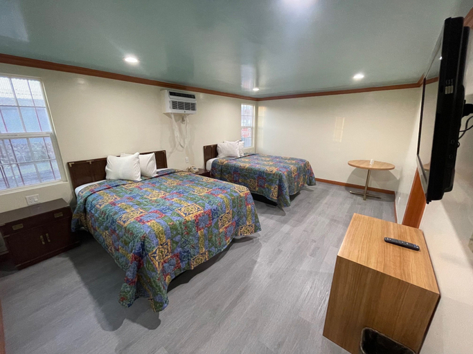Bedroom 5, Hilltop Motor Inn, Los Angeles