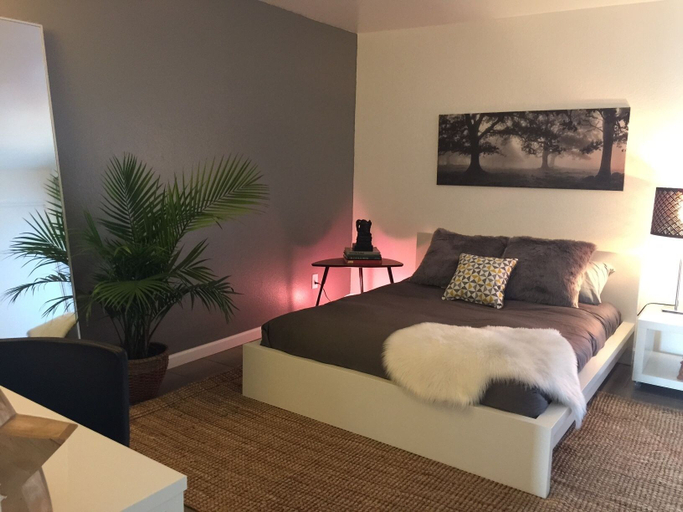 Bedroom, Cozy Desert Getaway, Riverside