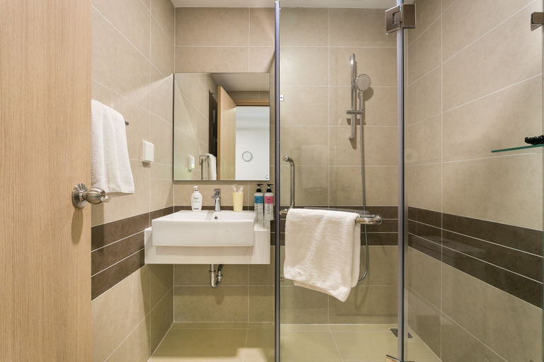 Bathroom 4, Blue Fingers Rivergate, District 4