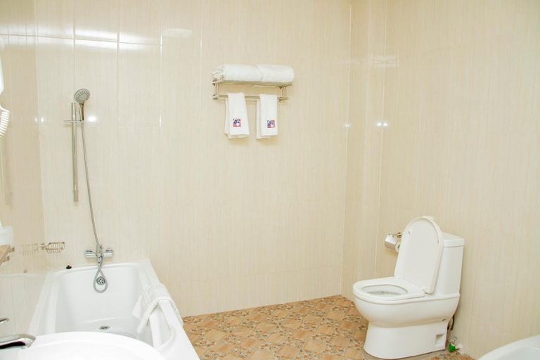 Bathroom 3, Hotel Africana, Lusaka