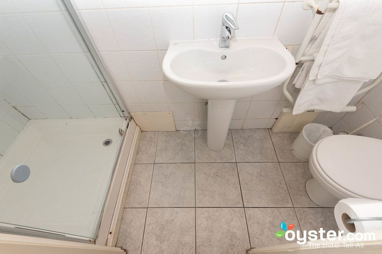 Bathroom 4, Sure Hotel by Best Western Reading, Wokingham