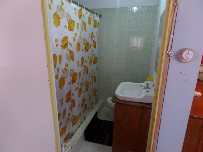 Bathroom 3, Beach Road Cottages at Jah Bs