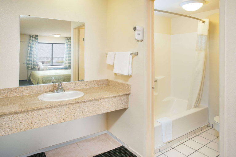 Bathroom 4, Travelodge by Wyndham Indio, Riverside