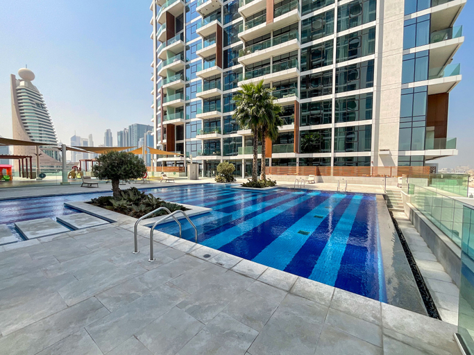 Outdoor pool 4, HiGuests - Park Gate Residence Tower C, Dubai