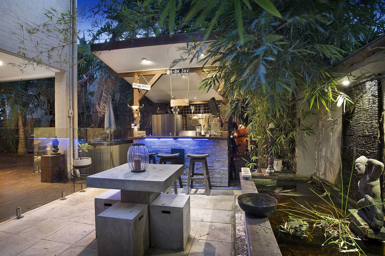 Food & Drinks 5, Resort Style Home near Airport & CBD, Hendra