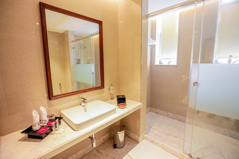 Bathroom 4, Gulab Kothi Varanasi by Royal Orchid Hotels Limited, Chandauli