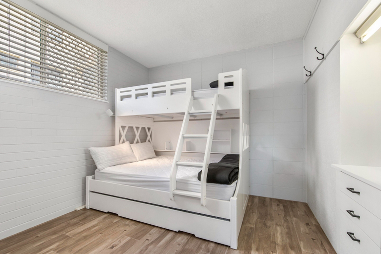 Bedroom 2, Sea-Hi Beachside Apartment, Maroochy - Maroochydore