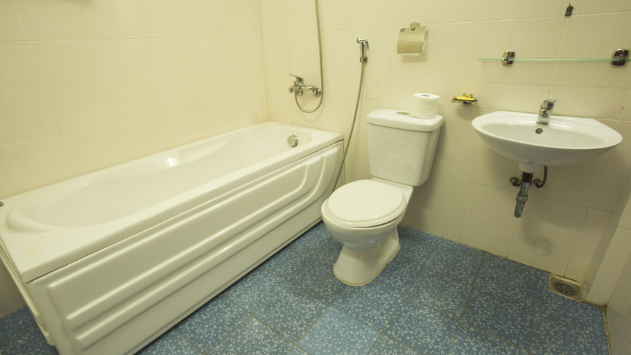 Bathroom 3, Hotel Cyclist, Huế