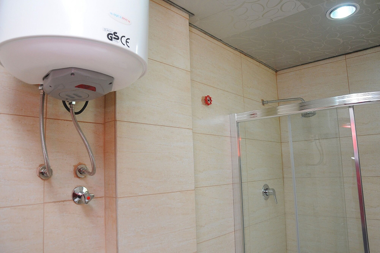 Bathroom 4, Zola International Hotel, Addis Abeba
