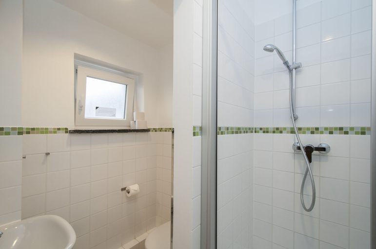 Bathroom 3, Appartements in der Deichstraße, Hamburg