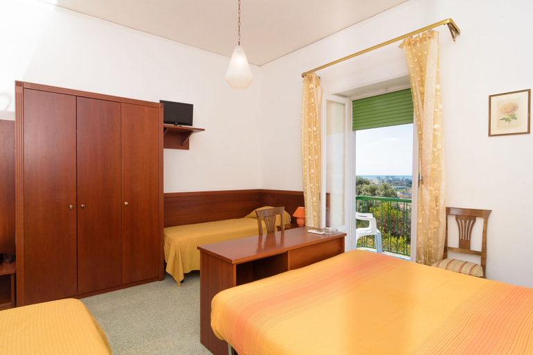 Bedroom 3, Hotel Riviera, Napoli