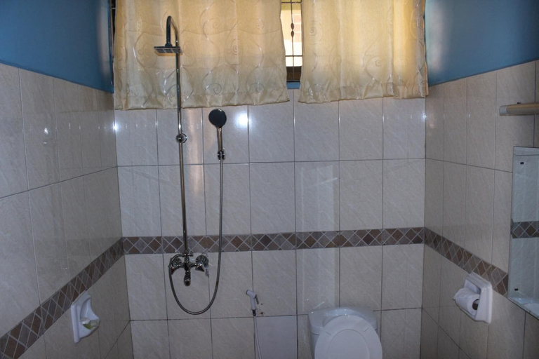 Bathroom 5, Stay Inn Hotel, Ilala