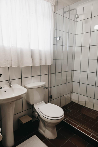 Bathroom 4, Karoo Country Inn Hotel, Chris Hani