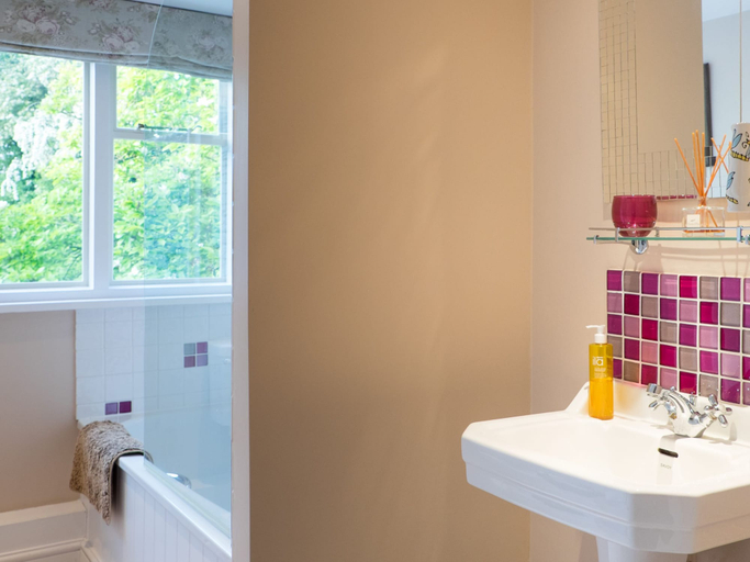 Bathroom 3, The Old Post Office Adlestrop, Oxfordshire