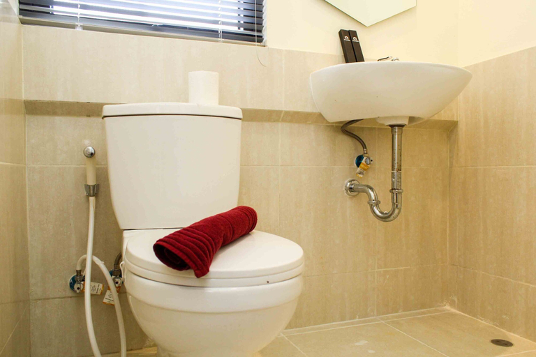 Bathroom 3, Comfort And Serene 2Br At Meikarta Apartment, Cikarang