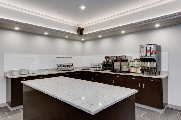 Food & Drinks, Ramada by Wyndham Grassland, Division No. 13
