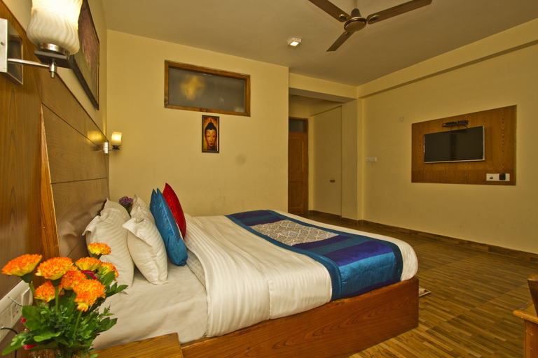 Bedroom 1, New Harmony Inn, Kullu