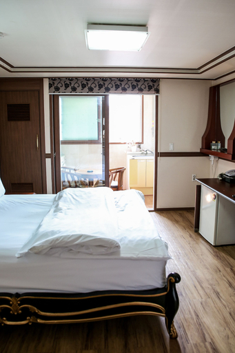 Bedroom 4, Hill Stay Hotel Residence, Gumi