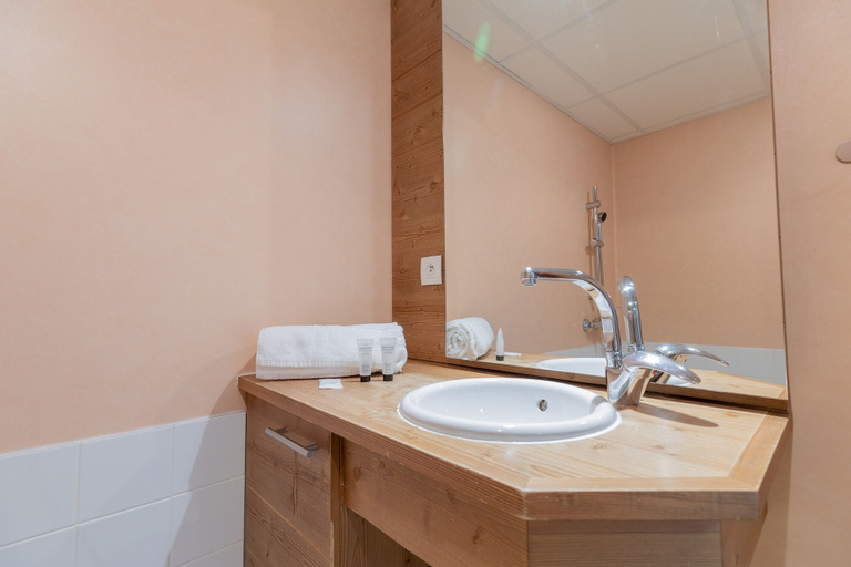 Bathroom 3, Madame Vacances Residence Le Parc des Airelles, Hautes-Alpes