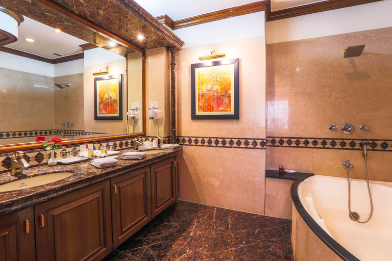 Bathroom 4, Sun N Sand Shirdi, Ahmadnagar