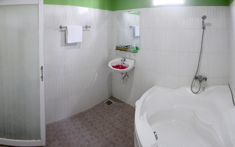 Bathroom 4, Muine Sunlight Villa, Phan Thiết