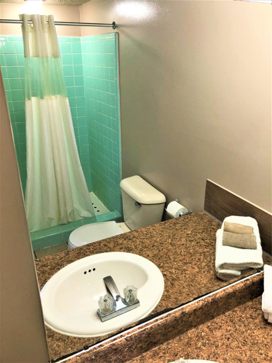 Bathroom 4, Country Meadow inn, Oakland