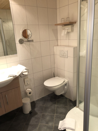 Bathroom 3, Landhotel Lortz, Odenwaldkreis
