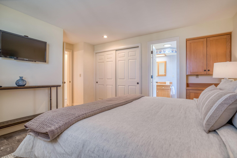 Bedroom 1, The Sea Belle, Clatsop