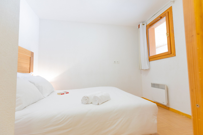 Bedroom 2, Madame Vacances Residence Le Parc des Airelles, Hautes-Alpes