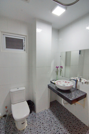 Bathroom 4, Royal Pearl Hotel, Mandalay